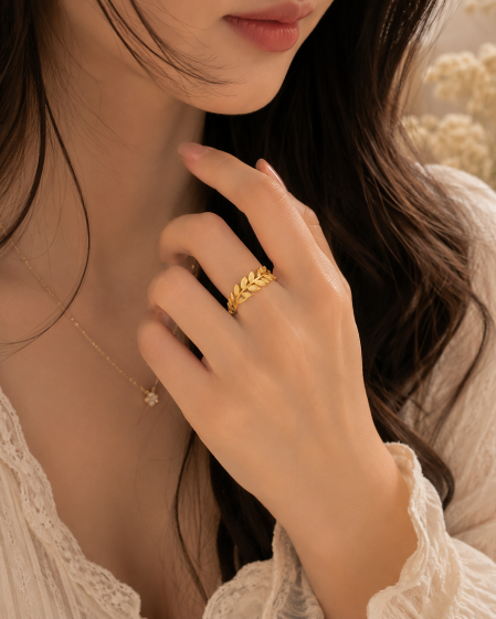 Aurelia Vine Ring